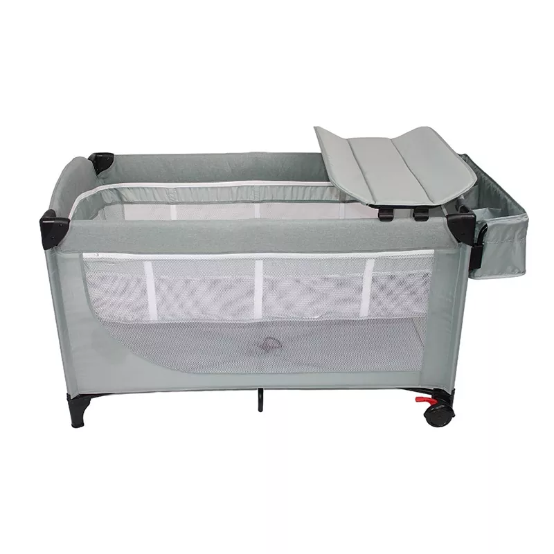 Bewegliches und gespleißtes Babybett mit Wickeltisch
